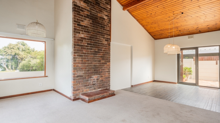 5 Bedroom Property for Sale in Zeekoevlei Western Cape